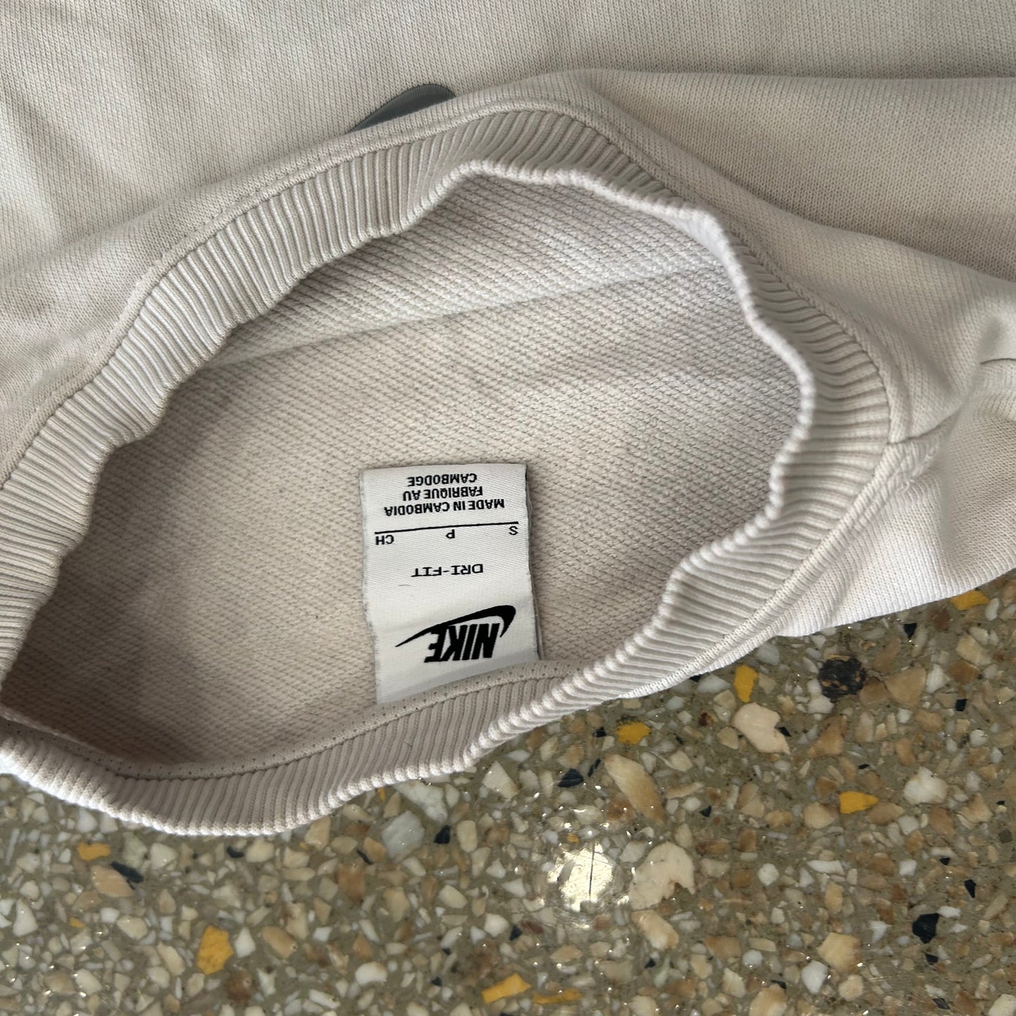 Nike White Cream Center Swoosh Crewneck Sweatshirt - Cropped Small - 19" x 17"