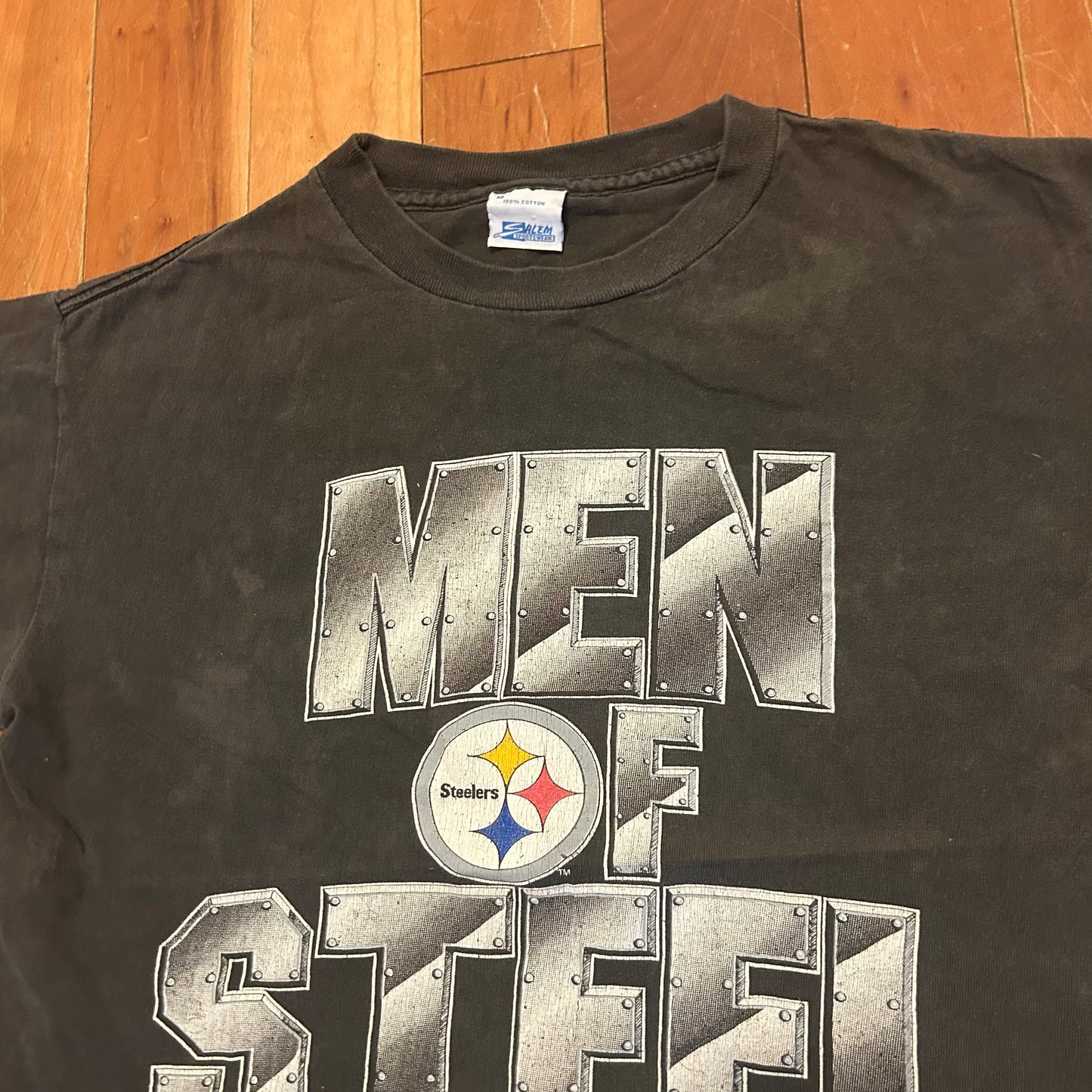 90's Salem Sportswear Faded Black Men of Steel Pittsburgh Steelers NFL Tshirt - Small - 19" x 23.5"