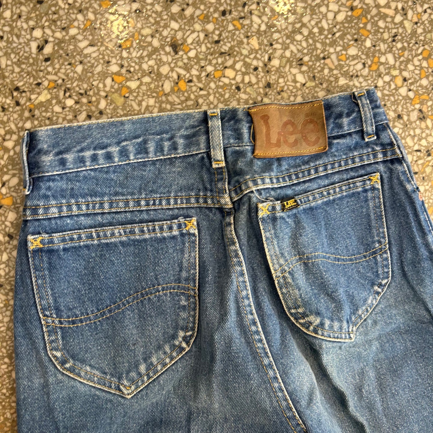 80/90's Lee Denim Blue Jeans - Tagged 9 Long - 25" x 33"