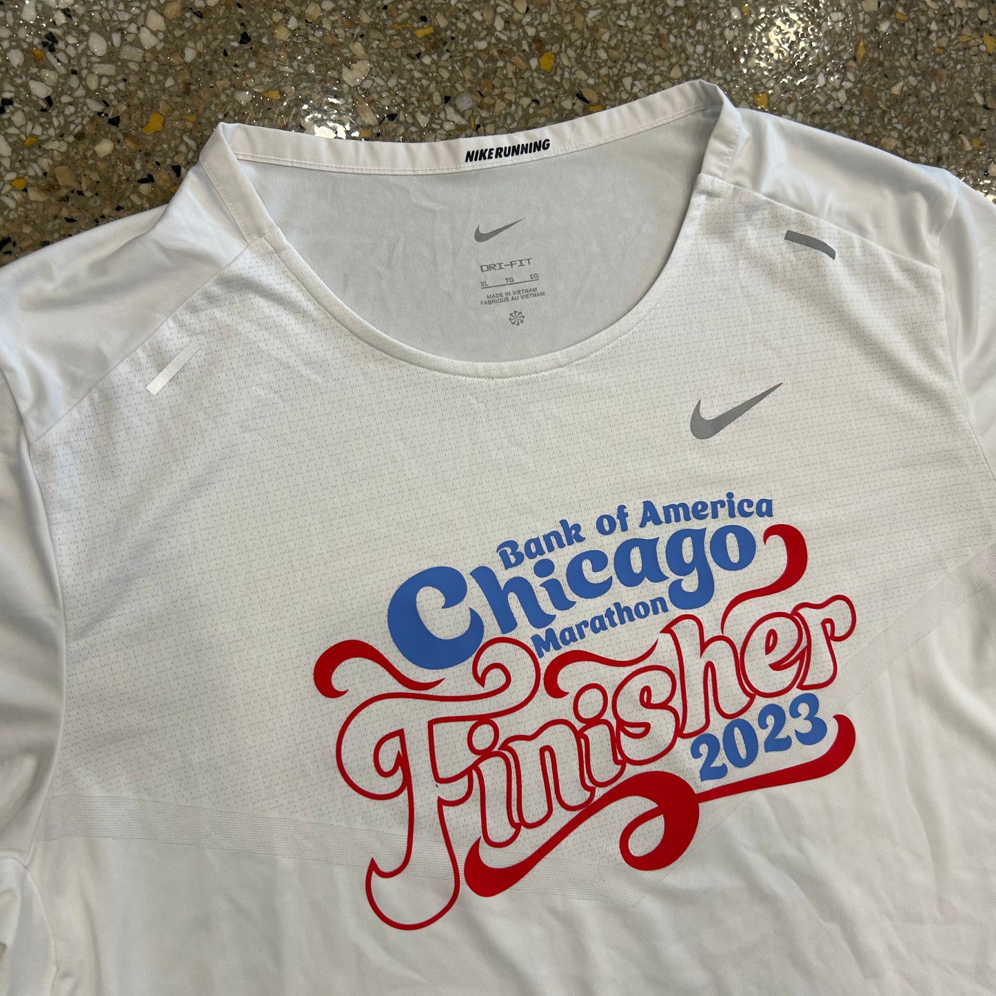 Nike Dri Fit 2023 Chicago Marathon Finisher White Tshirt - XLarge - 25" x 30"