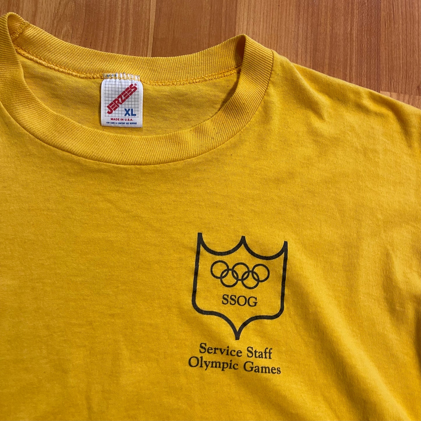 1990s jerzees service staff olympic games T-shirt- L