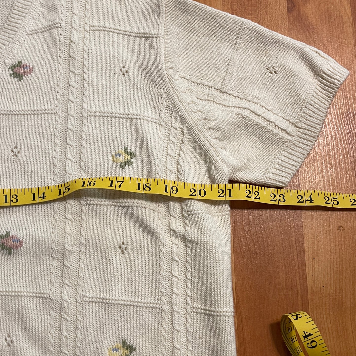 JonesWear Short Sleeve Sweater - L