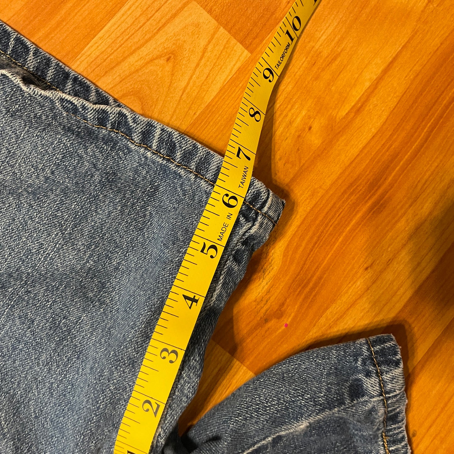 Pantalón corto Levi 550 - Etiquetado 12 Medida 28" x 6.5"