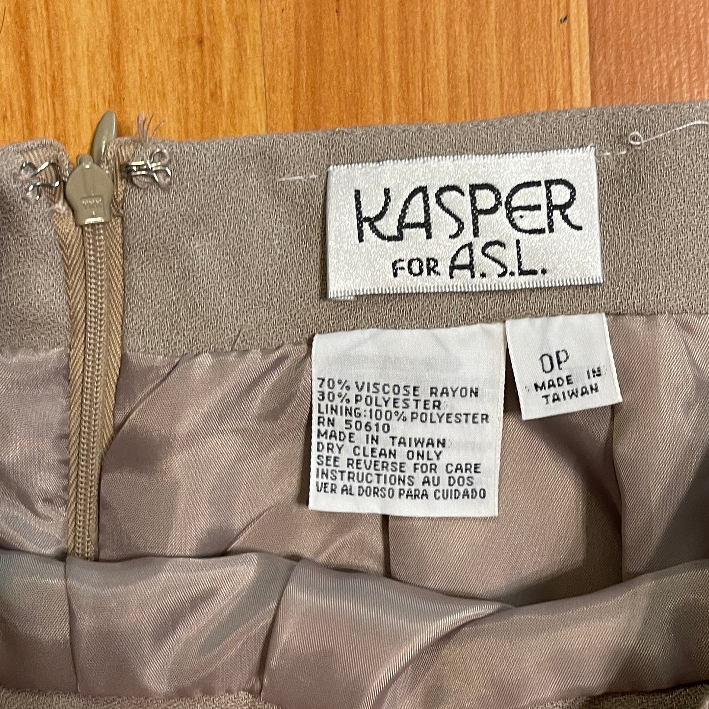 Falda Kasper ASL - 23" x 20.5"