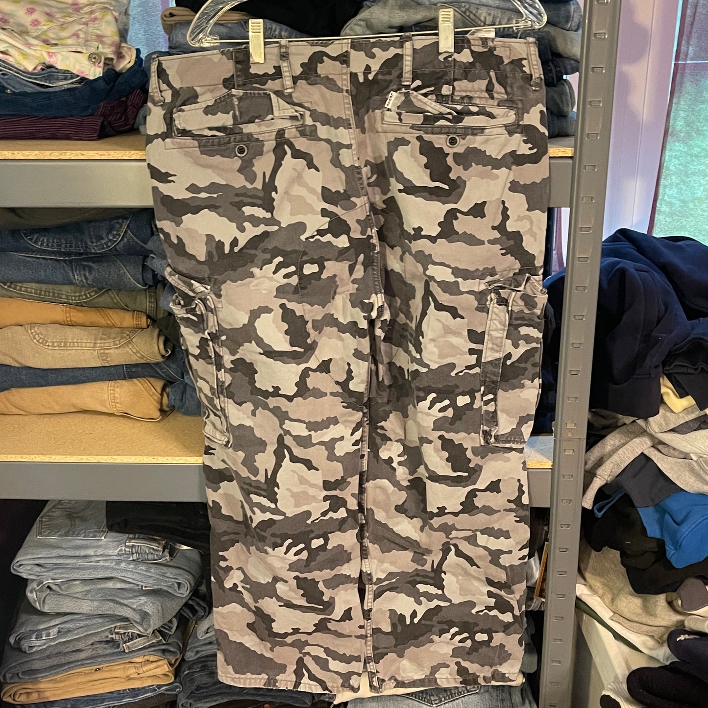 Levis White tab Camo Cargos 38" x 25"