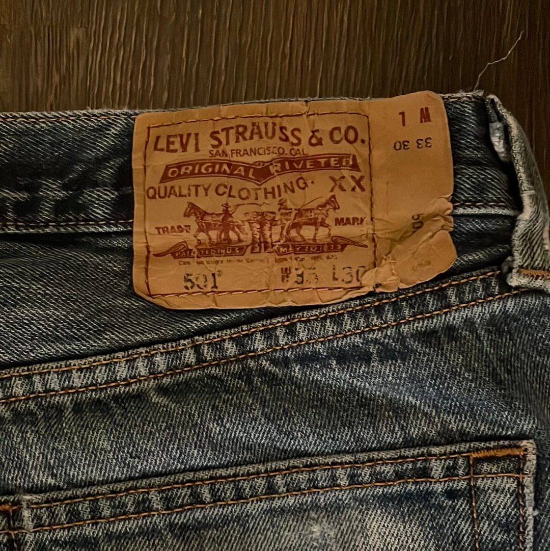 Levi 501 - 33” x 30”