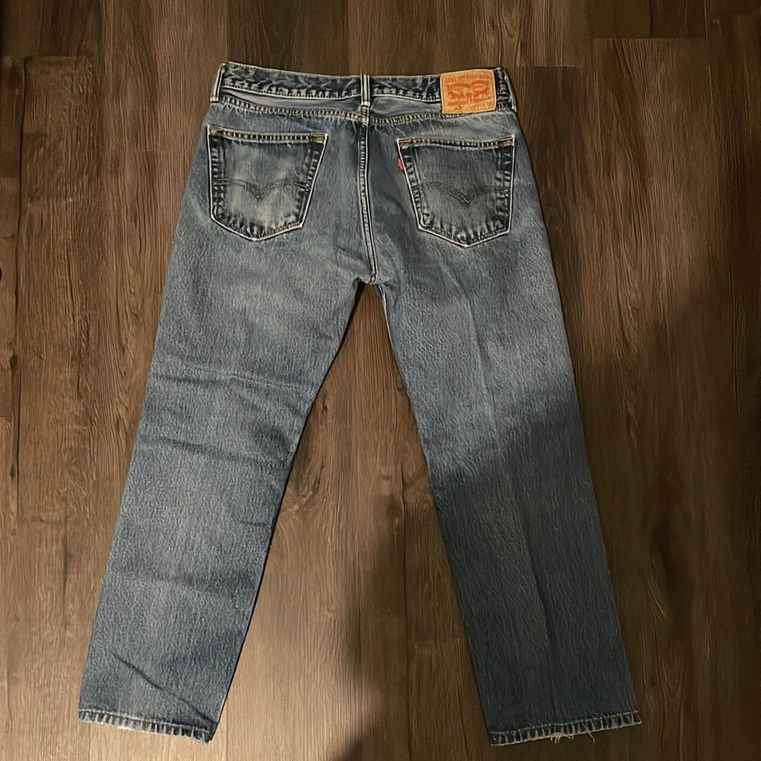 Levi 505 desgastado - 36” x 30”