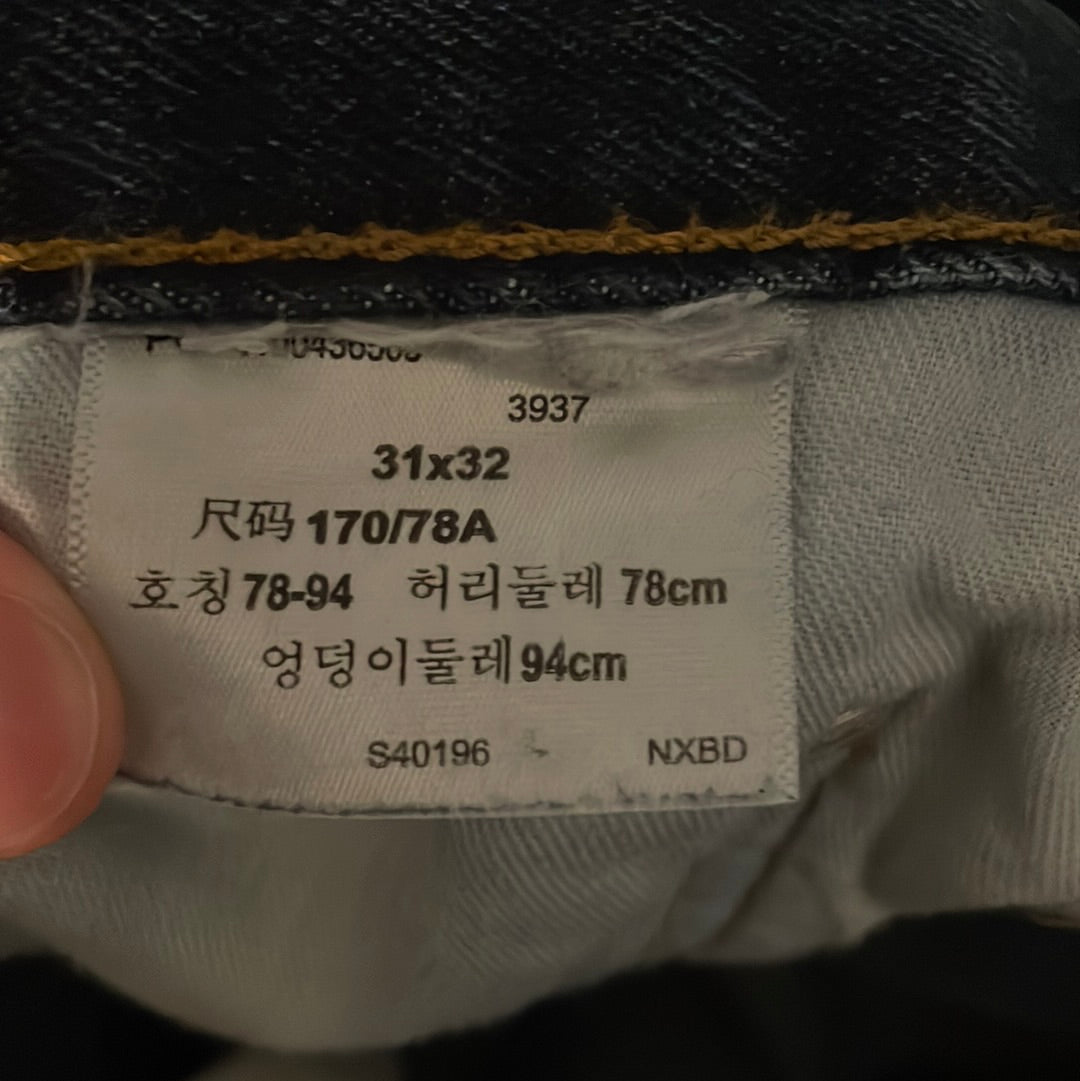 Levi 550 - 31” x 32”