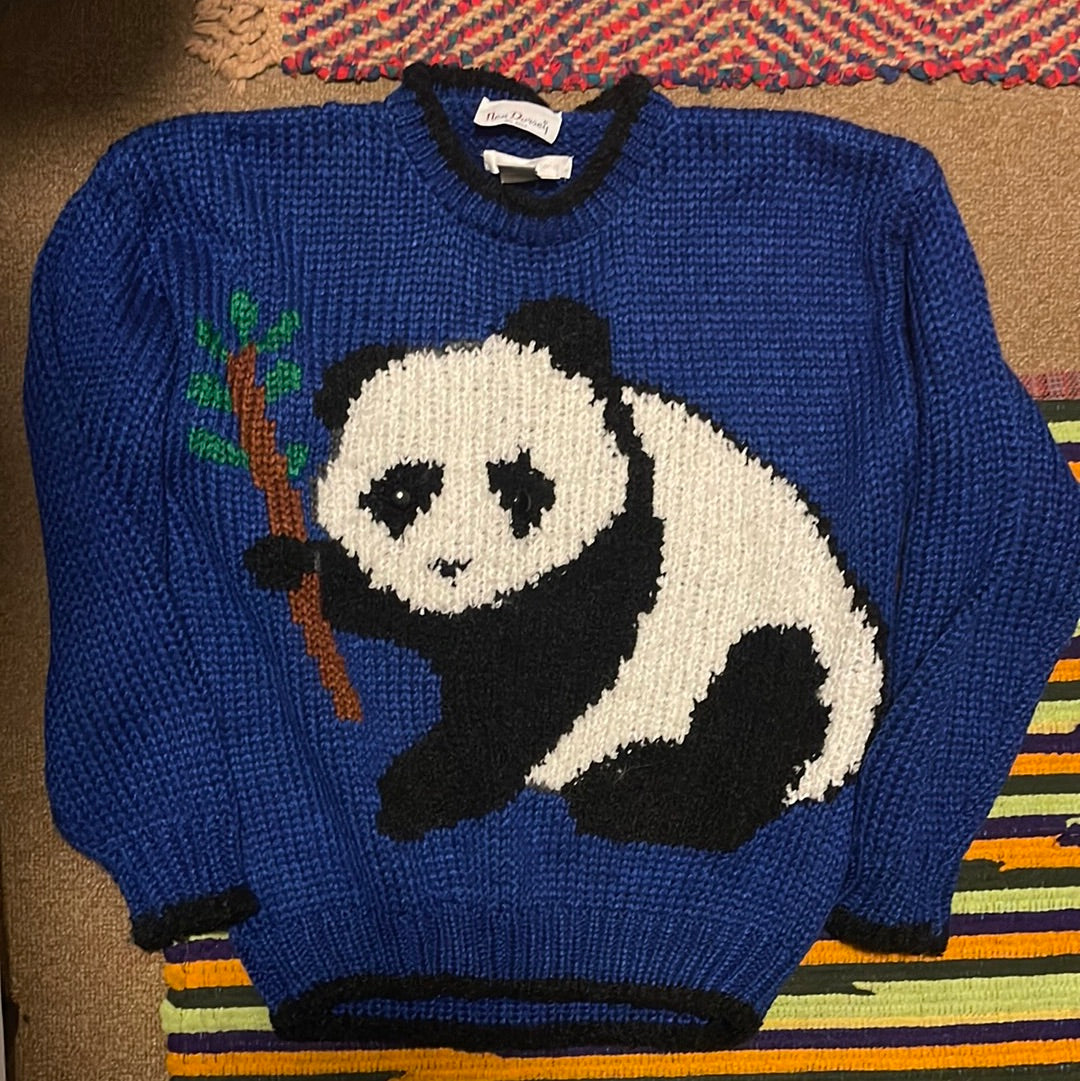 Suéter tejido a mano con panda en acrílico - 22" x 23.5"