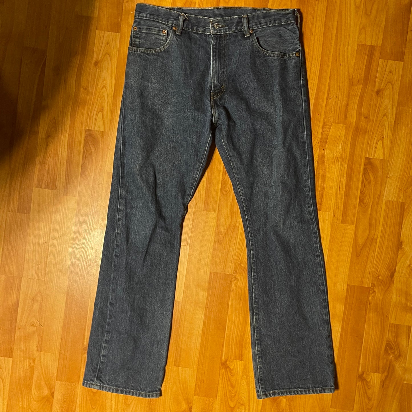 Levi 517 - 34" x 32"