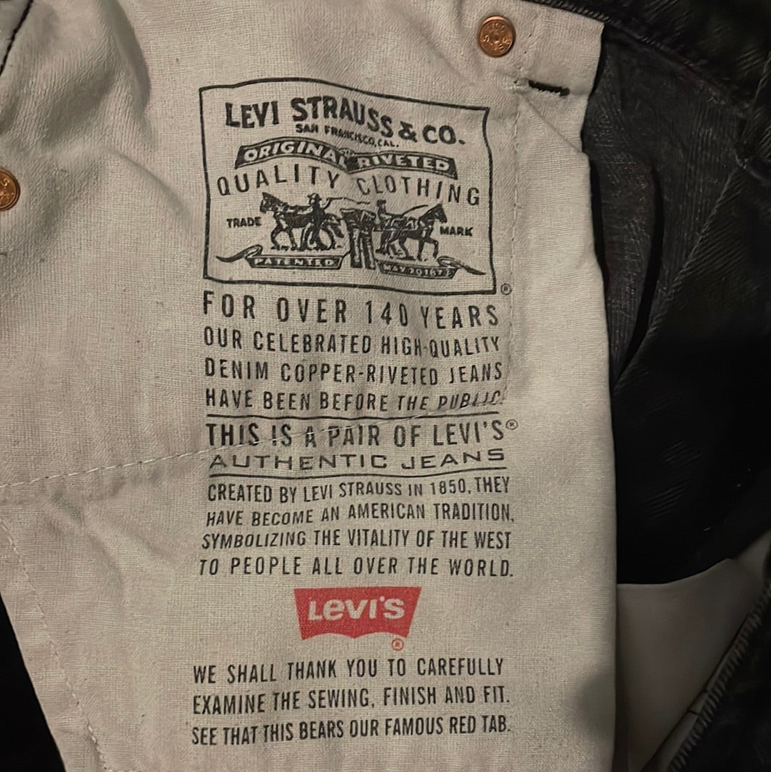 90's Levi 528 - 36” x 30”