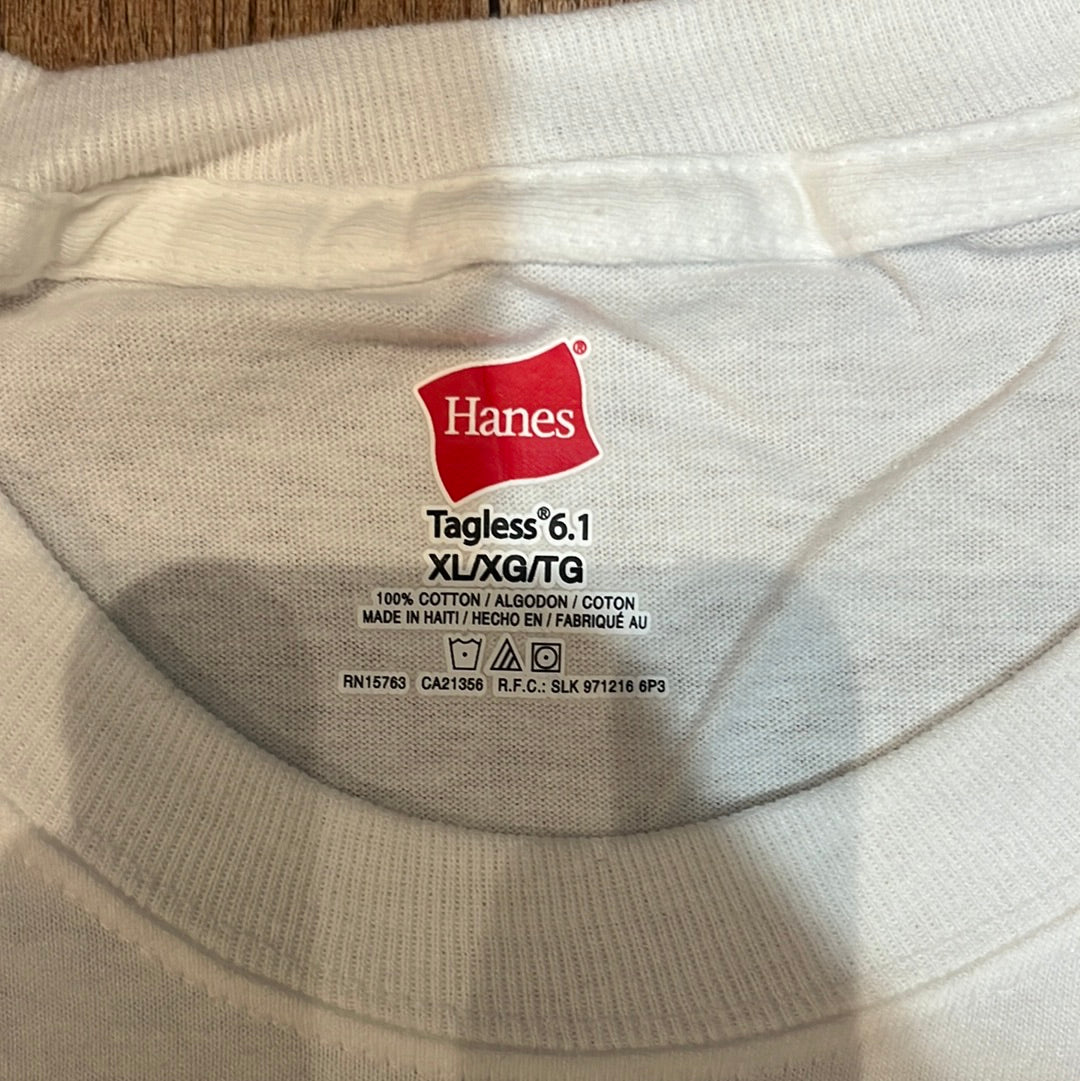 Camiseta Y2K Dirt Car - 24” x 30.5”