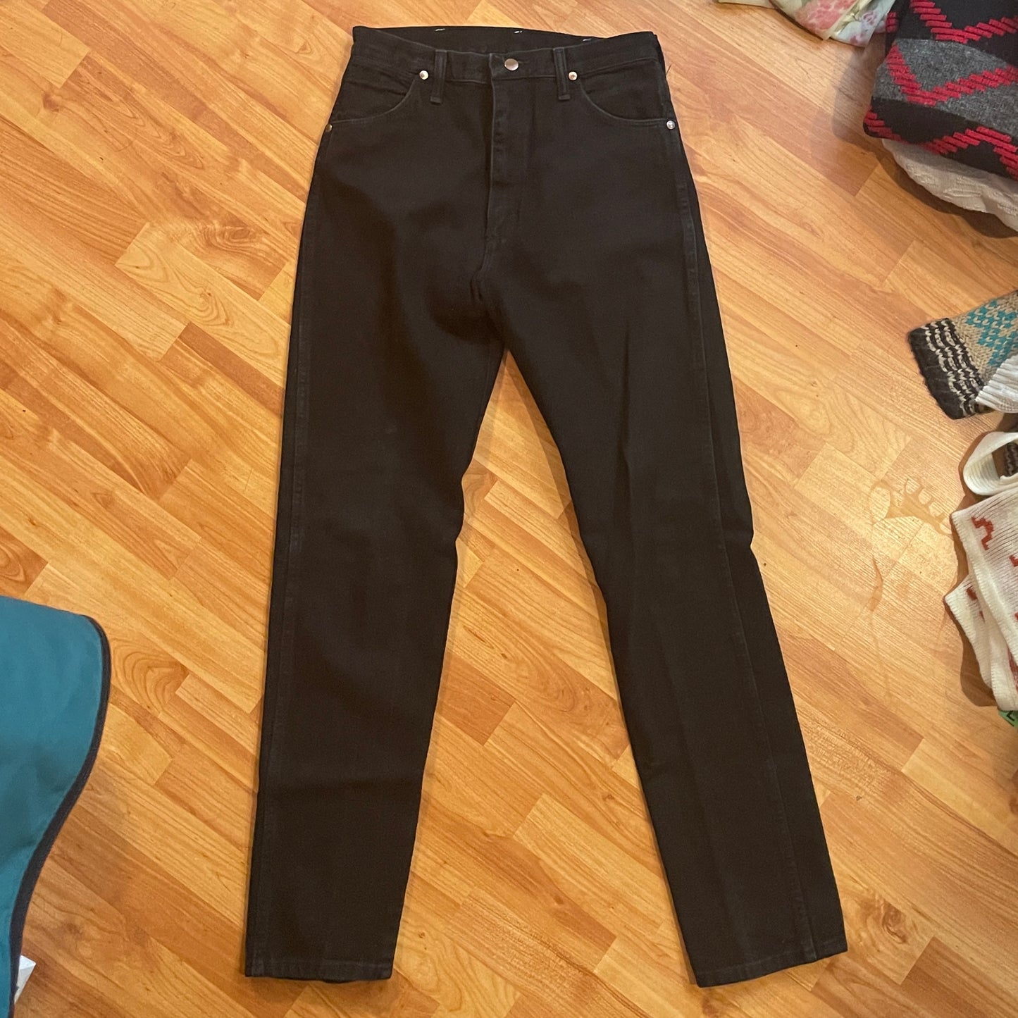 Vaqueros Wrangler - 28" x 33"