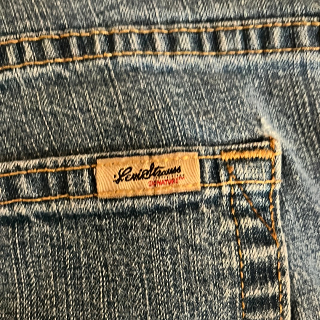 Levi Low Rise Bootcut Jeans - 30” x 31”