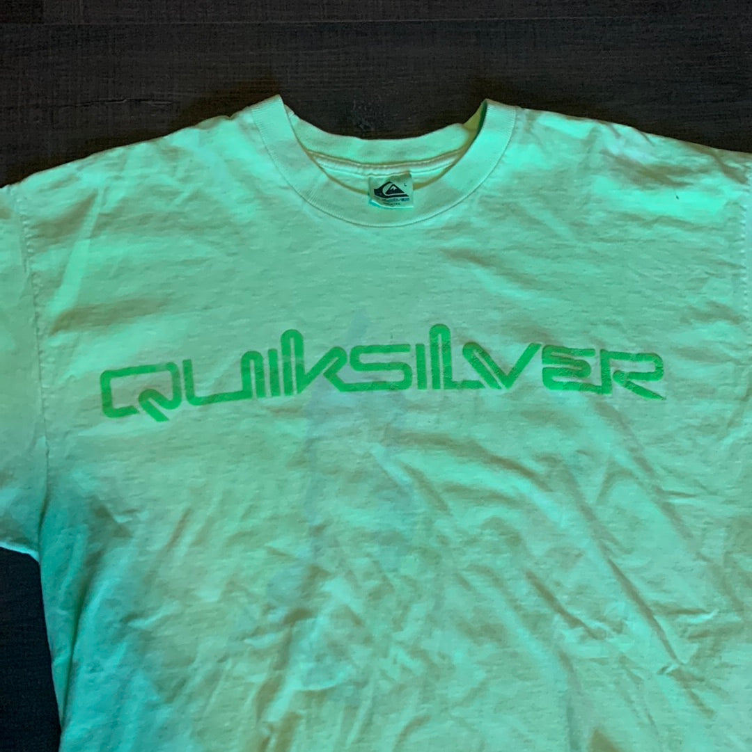 Camiseta QuikSilver de los 90 - Grande - 22" x 28"