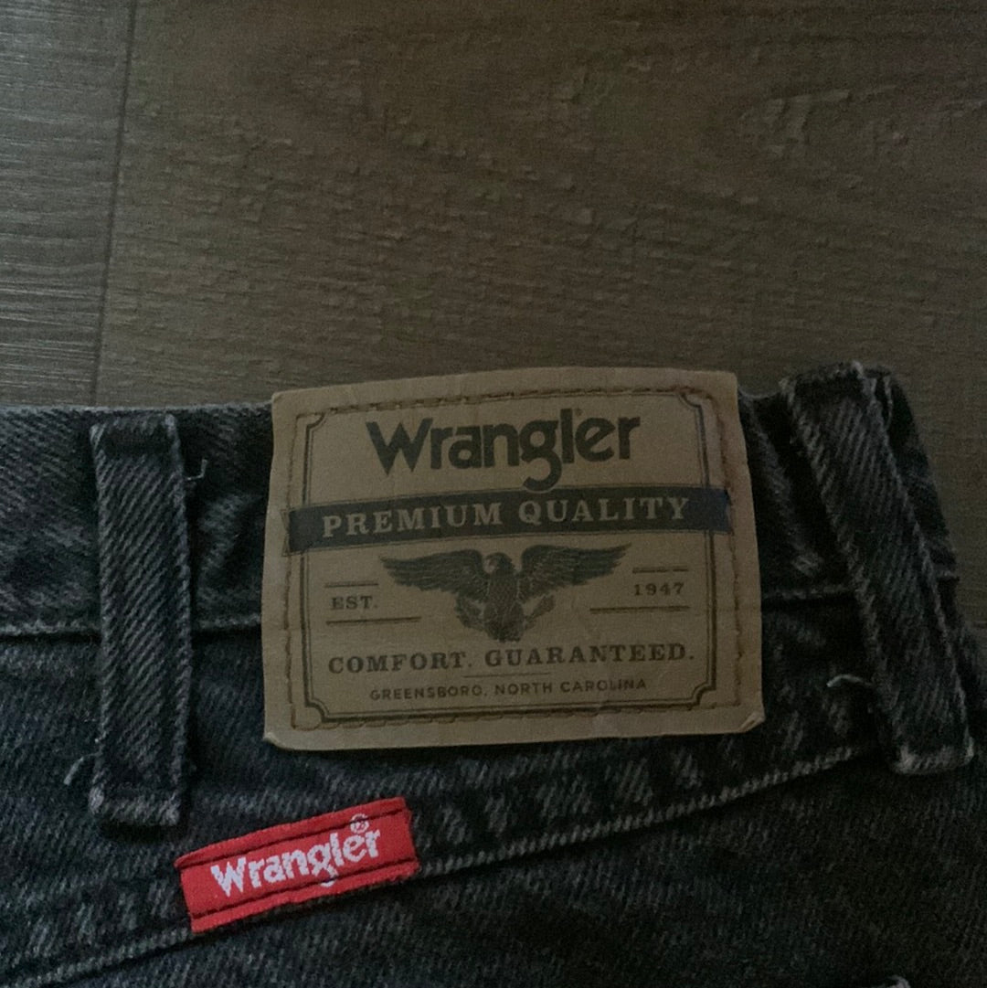 Vaqueros Wrangler negros - 34” x 26”