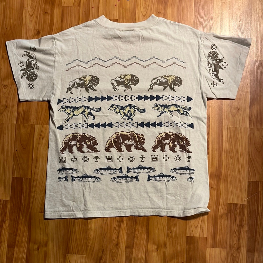 Camiseta AoP de los 90 - 21” x 25.5”