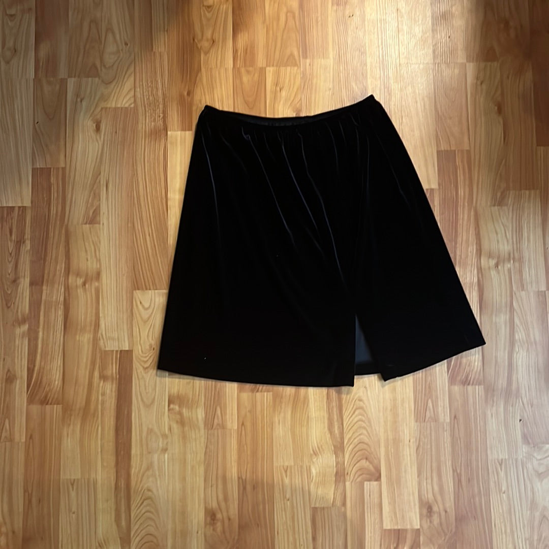 Falda de los 90 - 26” x 19”