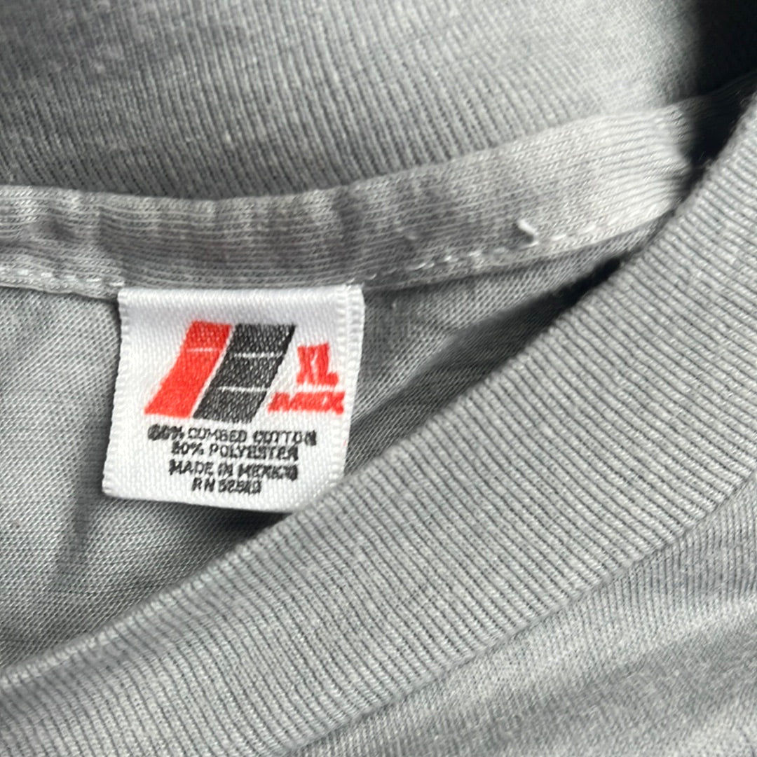 Camiseta de la Casa de las Nueces de los 80 - 19.5" x 26"