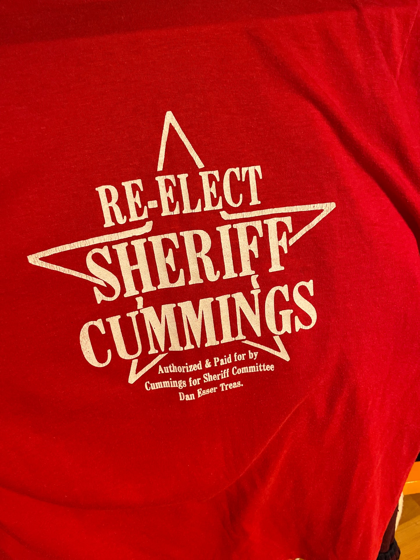 Camiseta del Sheriff Cummings de los 90 - 19.5" x 27"