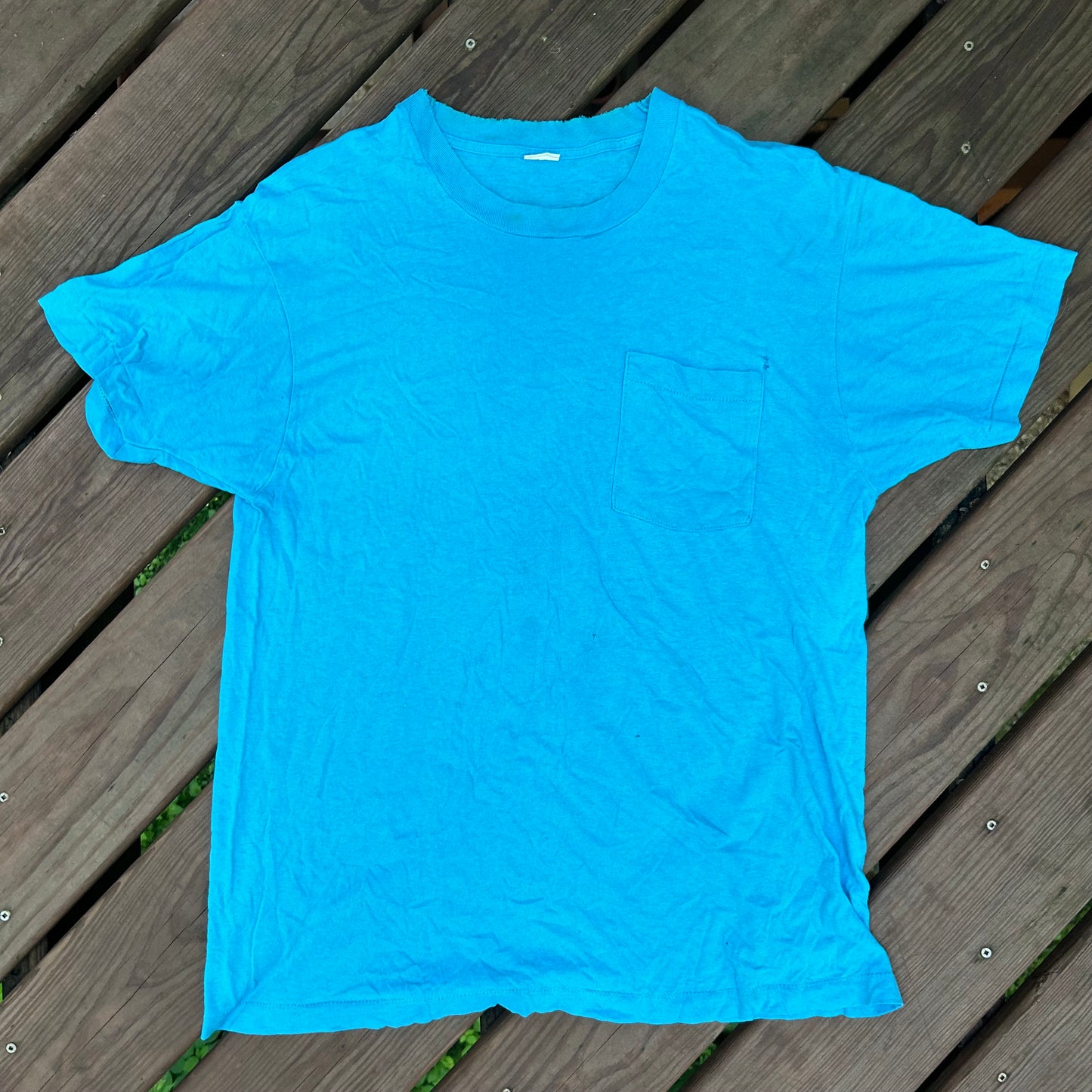 80/90’s Turquoise Blank Pocket Tshirt - Medium - 21” x 30”