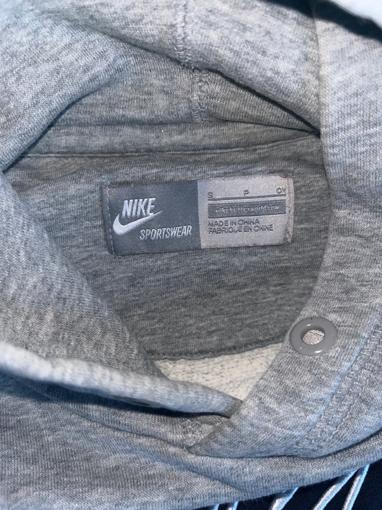 Nike Hooded Sweatshirt - Medium - 21" x 24"