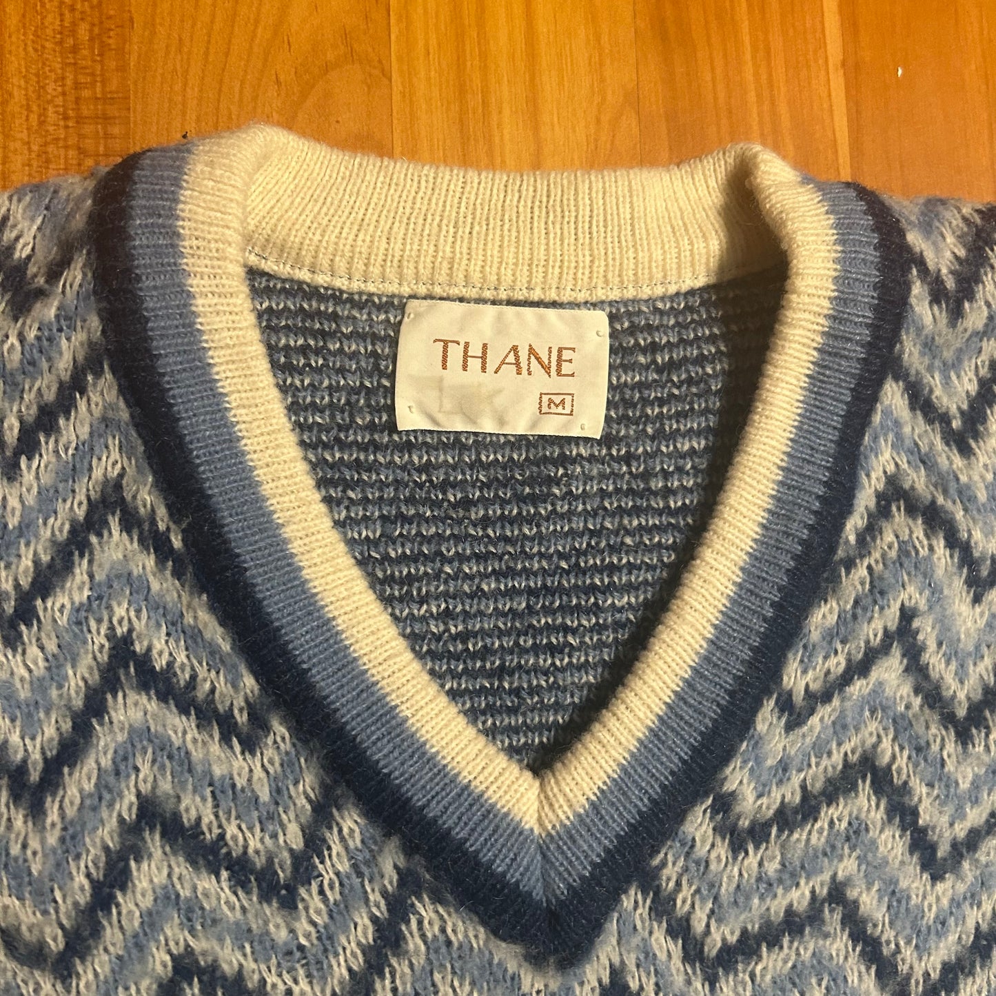 80/90’s Thane V Neck Sweater - Large - 22” x 23.5”