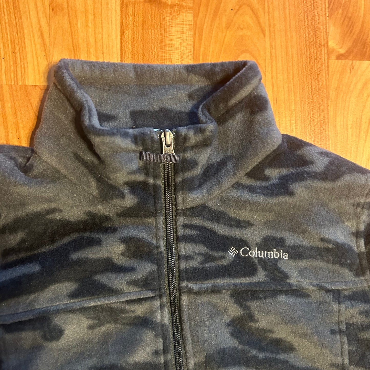 Columbia Grey Camouflage Camo Fleece Zip Up - Small - 18” x 24”