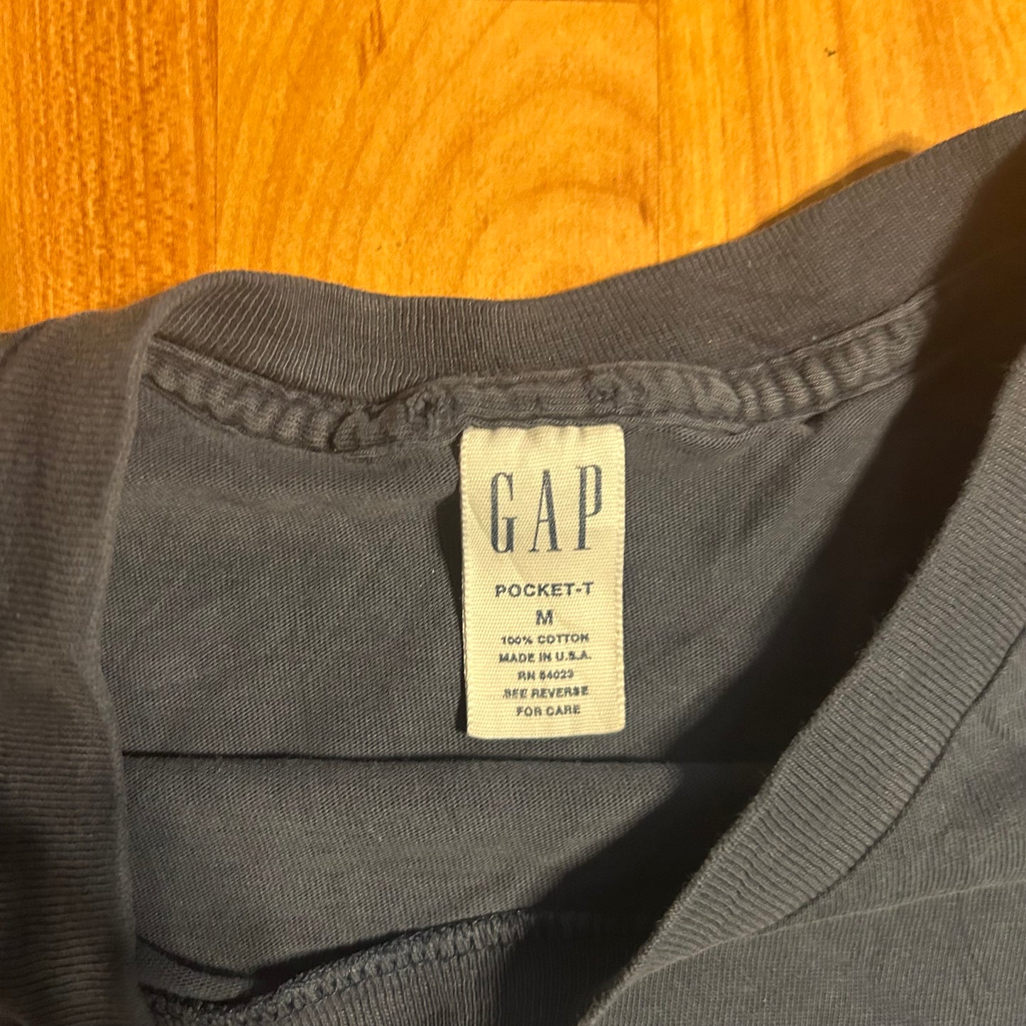 90’s Gap Single Stitch Distressed Faded Navy Blank Pocket Tshirt - Medium - 21.5” x 27”