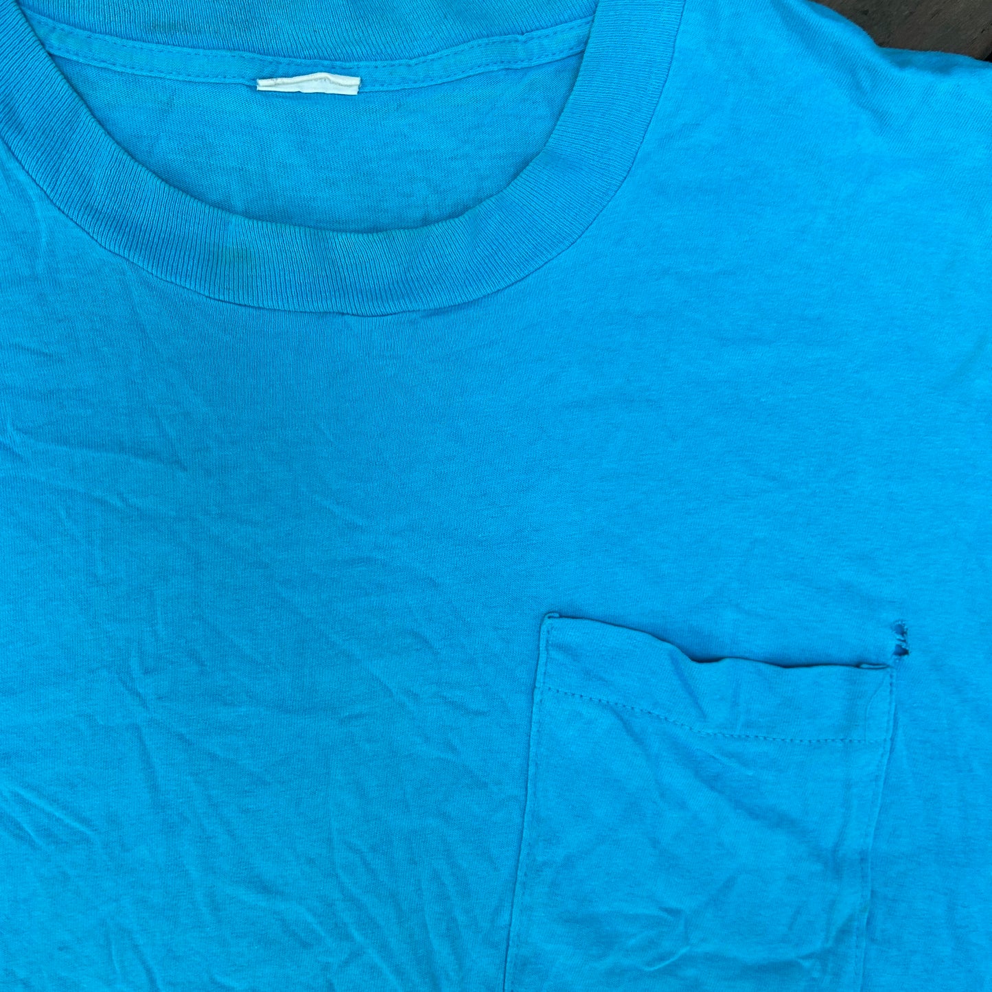 80/90’s Turquoise Blank Pocket Tshirt - Medium - 21” x 30”