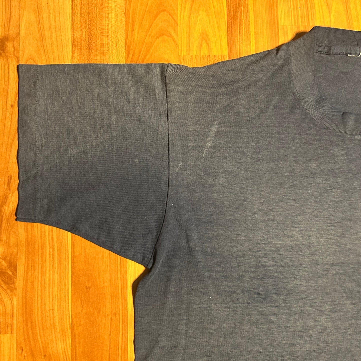 80/90’s Single Stitch Distressed Sun Faded Navy Thin Blank Pocket Tshirt - Large - 22” x 27”