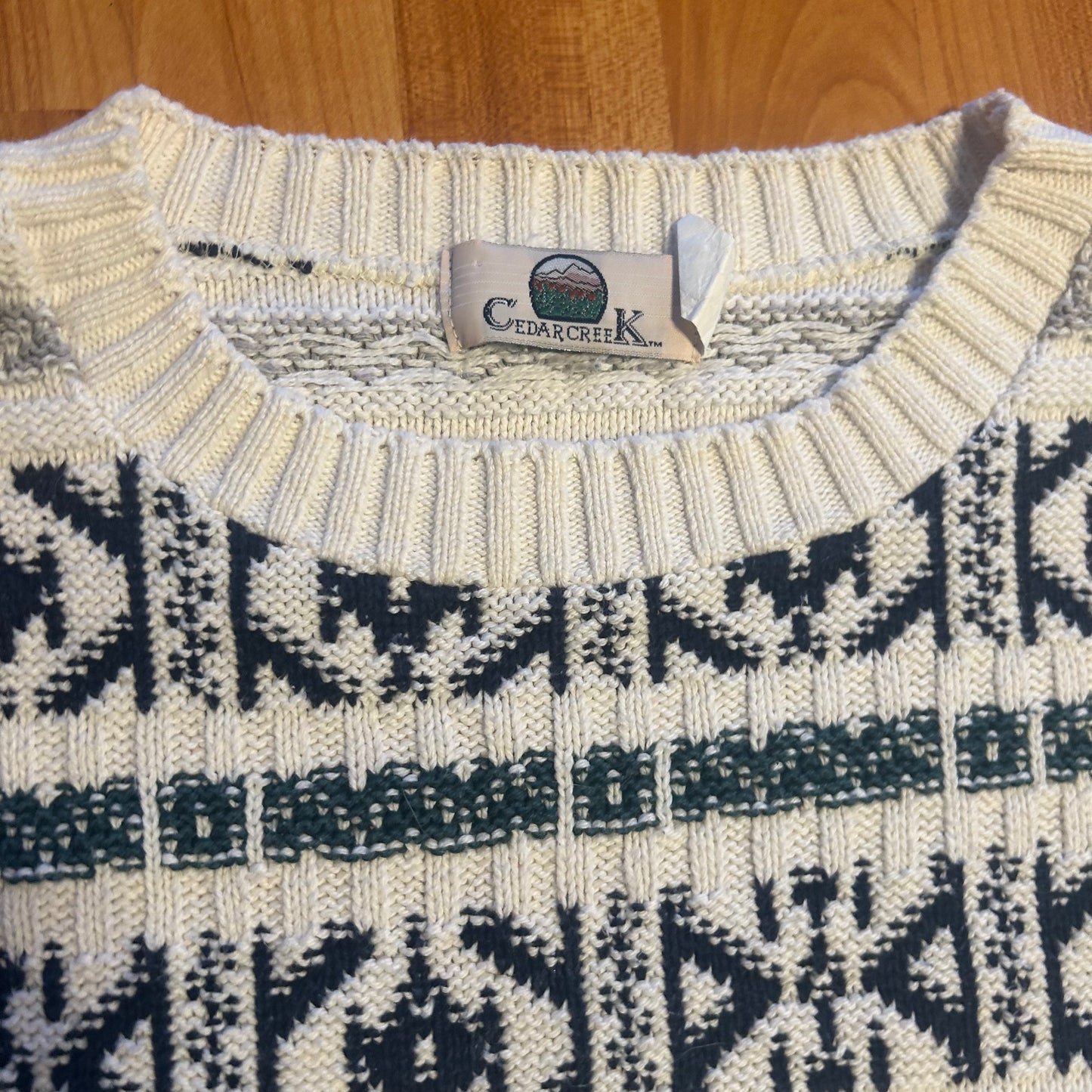 90’s Cedar Creek Patterned Sweater - Large - 23” x 27”