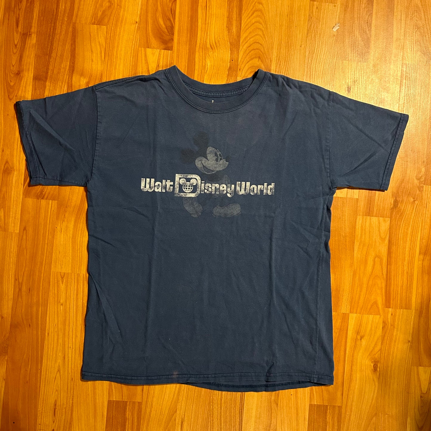 Walt Disney World Mickey Tshirt - Small - 19” x 23”