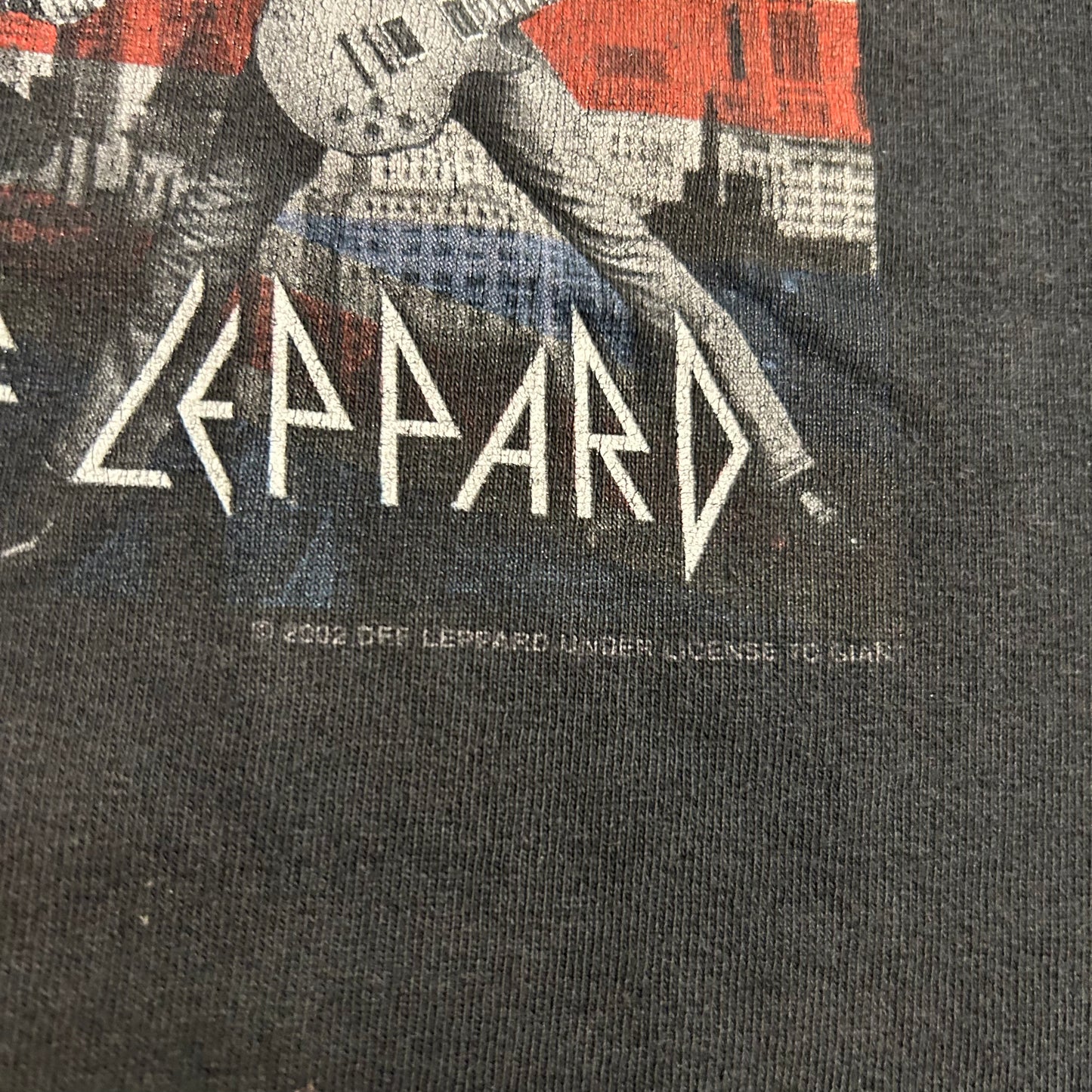 2002 Def Leppard Under License to Giant Tennessee River Band Tshirt - Large - 23” x 28”