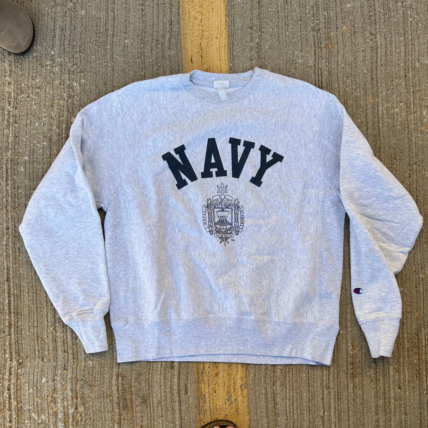 00’s Navy Champion Reverse Weave Crewneck Sweatshirt - Boxy Large - 22" x 23"