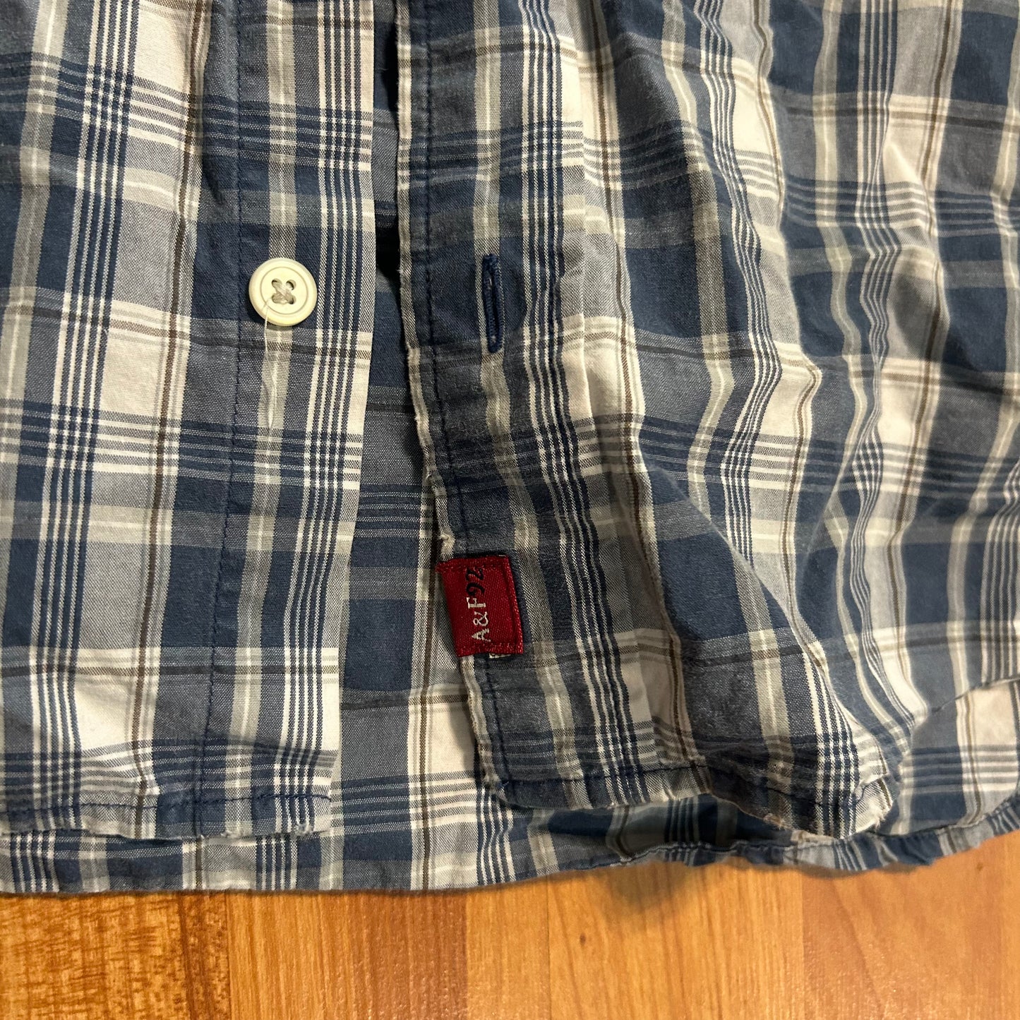 Abercrombie and Fitch Checkered Plaid Navy Blue Button Up Shirt - Large - 23.5" x 28"