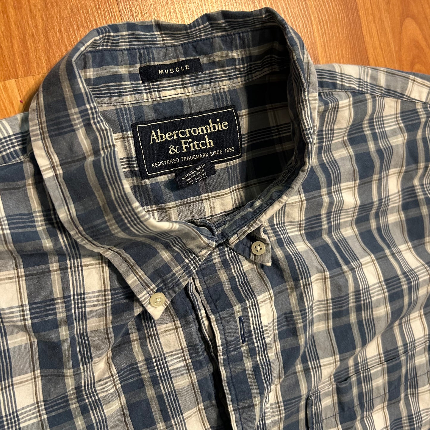 Abercrombie and Fitch Checkered Plaid Navy Blue Button Up Shirt - Large - 23.5" x 28"