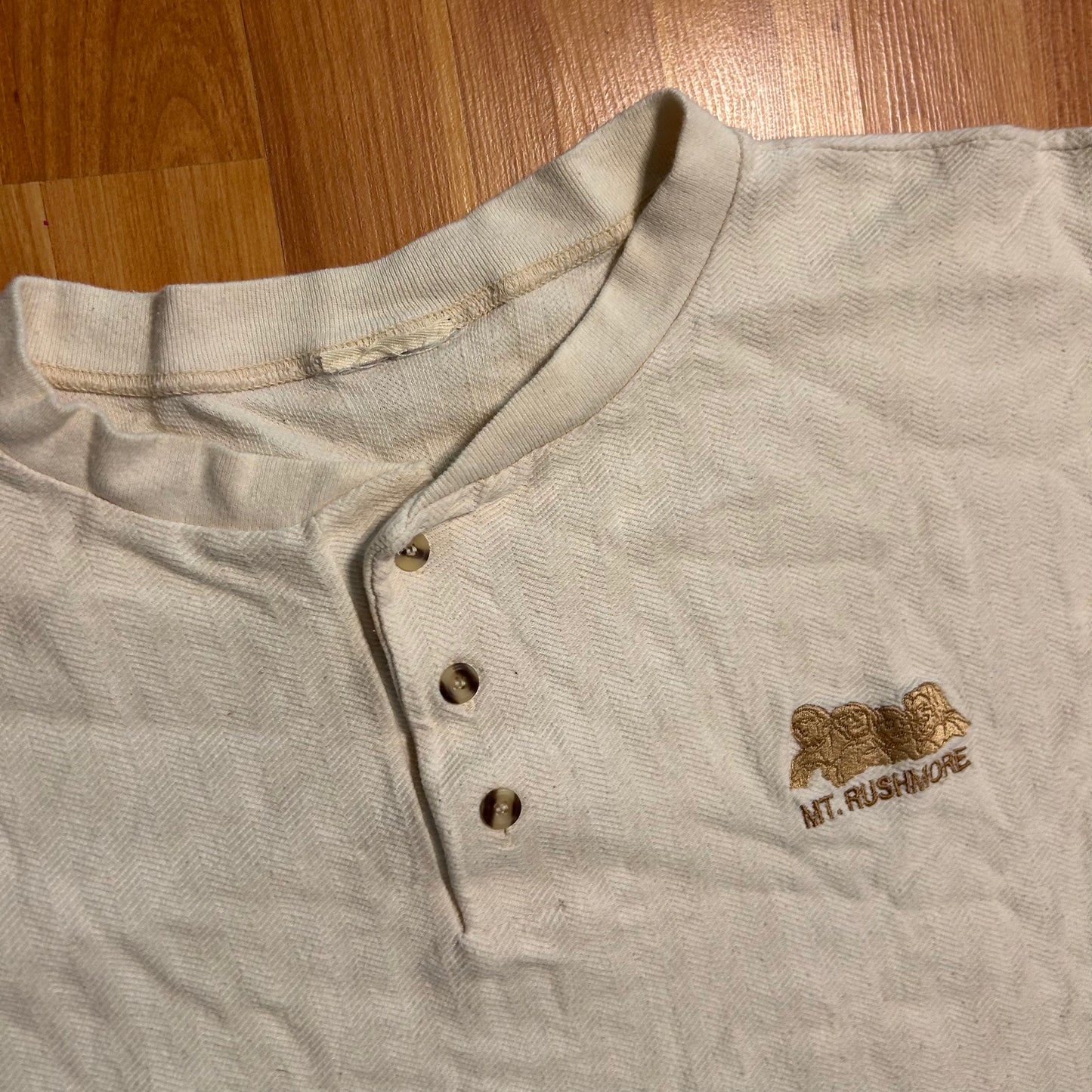 90's Mt Rushmore Cream Brown Quarter Button Tshirt - XLarge - 25" x 30"