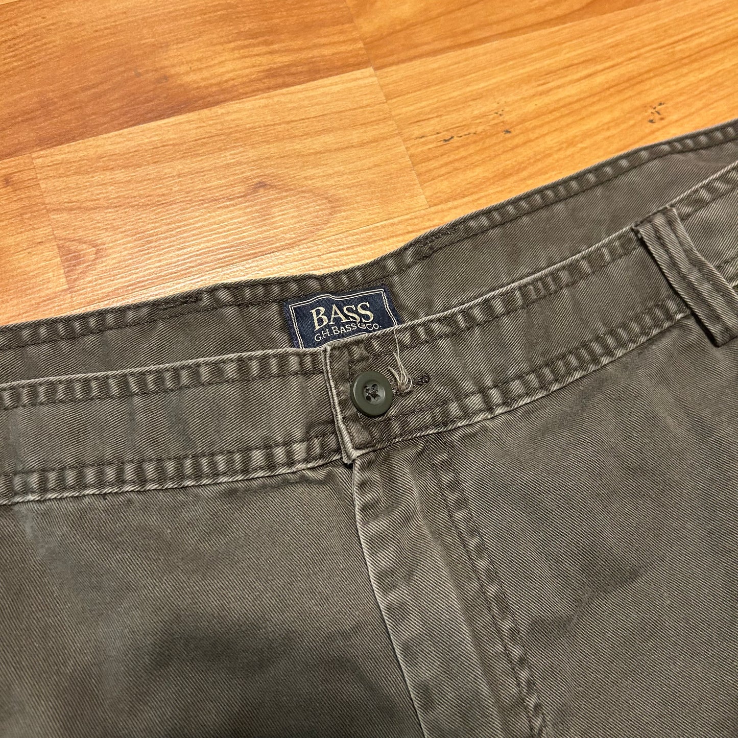 GH Bass and Co Brown Cargo Shorts - 38" x 9"