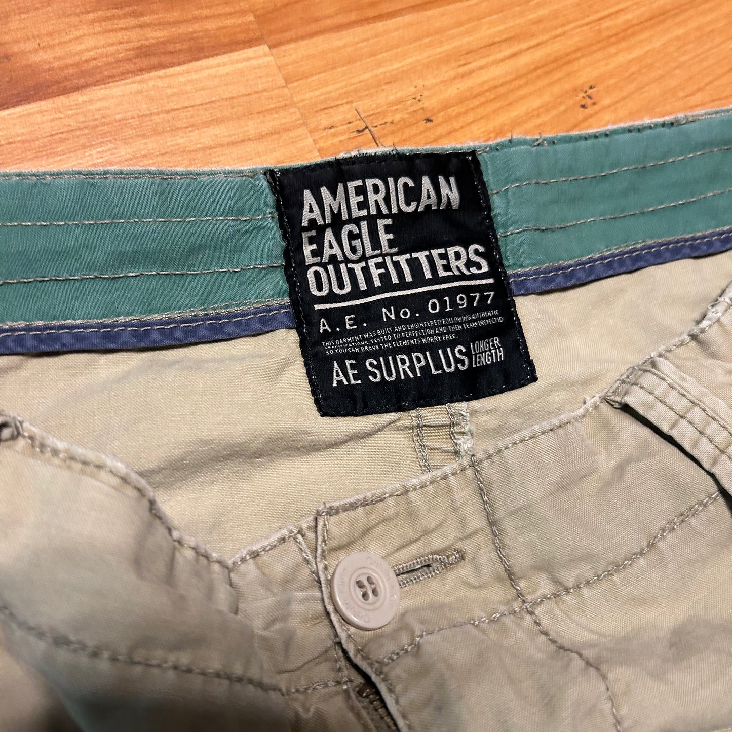 American Eagle Outfitters Brown Khaki Cargo Shorts - 41" x 12.5"