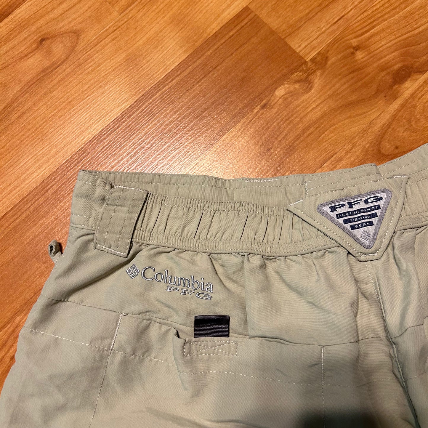 Columbia PFG Performance Fishing Gear Khaki Nylon Cargo Shorts - 32" x 6"