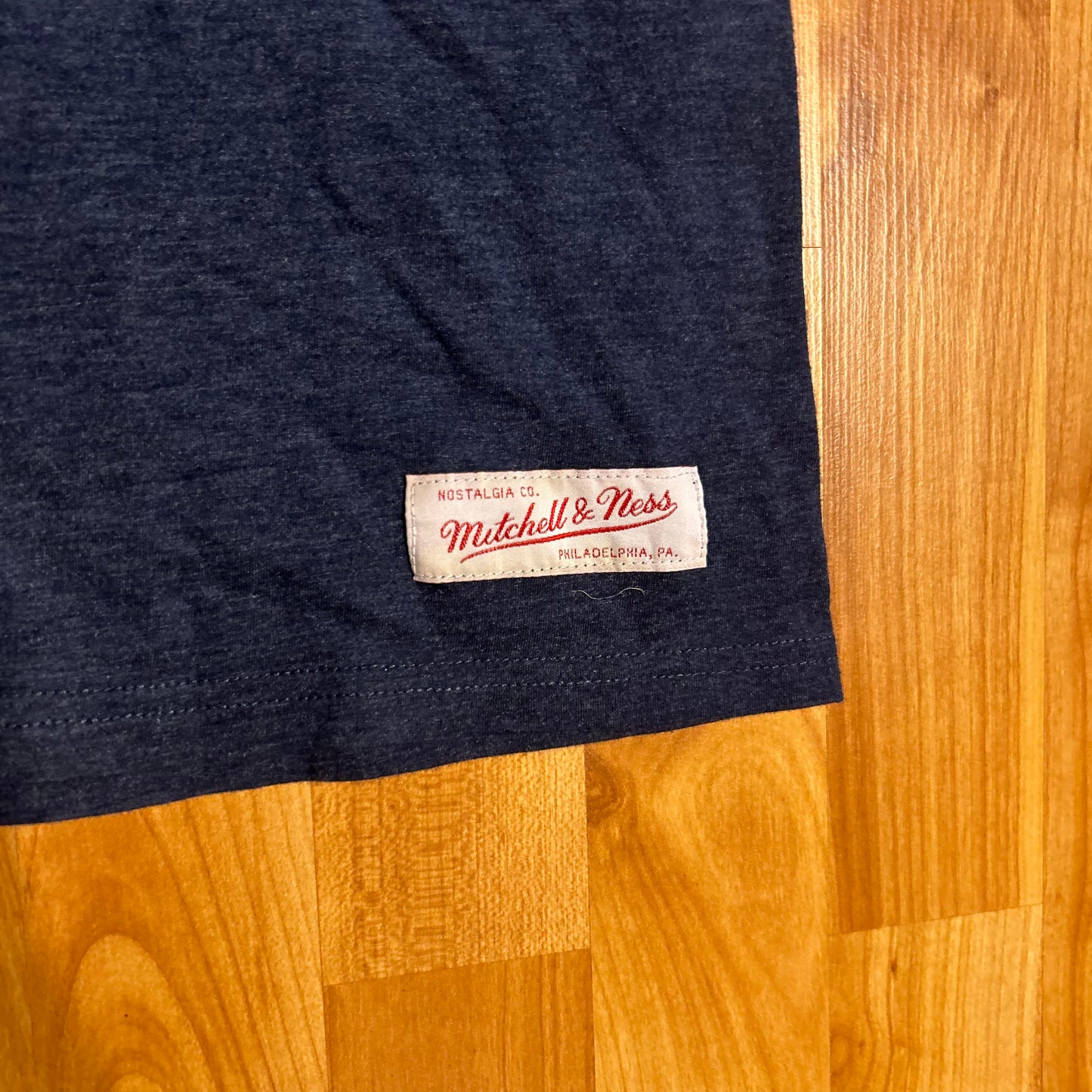 80/90's Mitchell and Ness New York Yankees White Navy Blue Ringer VNeck Tshirt - Medium - 20" x 28"