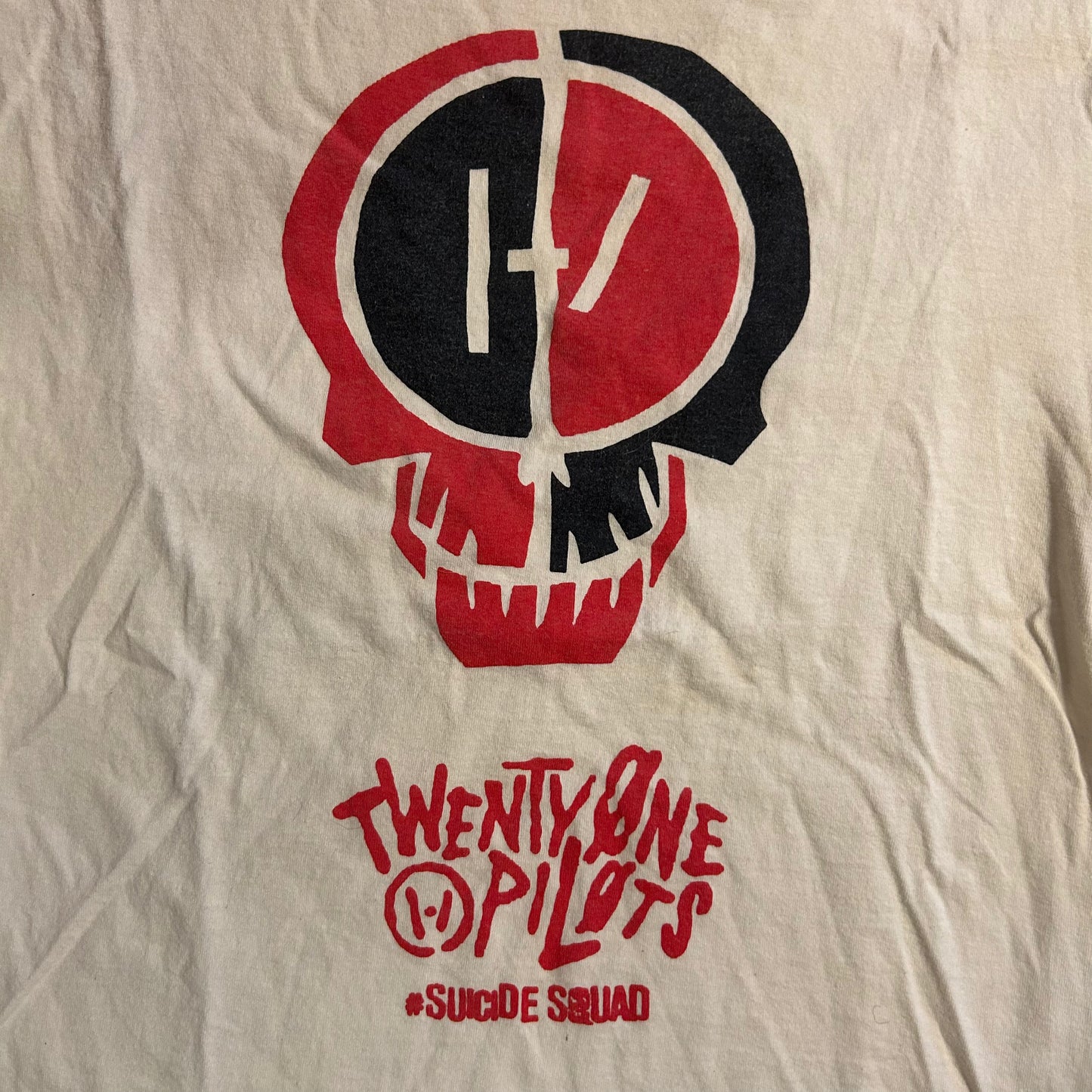 Hanes Suicide Squad Twenty One Pilots Skull White Tshirt - Small - 19" x 26.5"