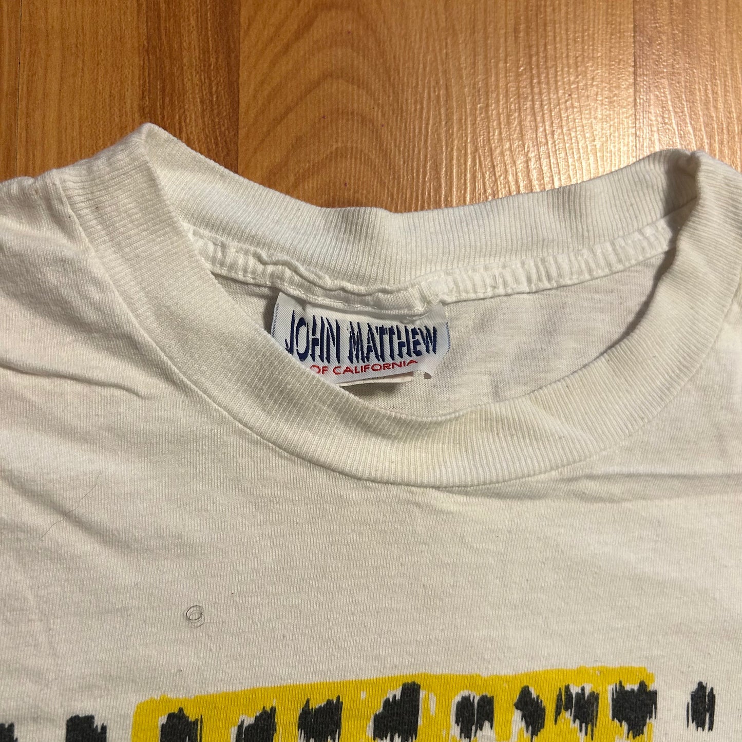 80/90's John Matthew California Flower Design White Tshirt - Medium - 21" x 31"