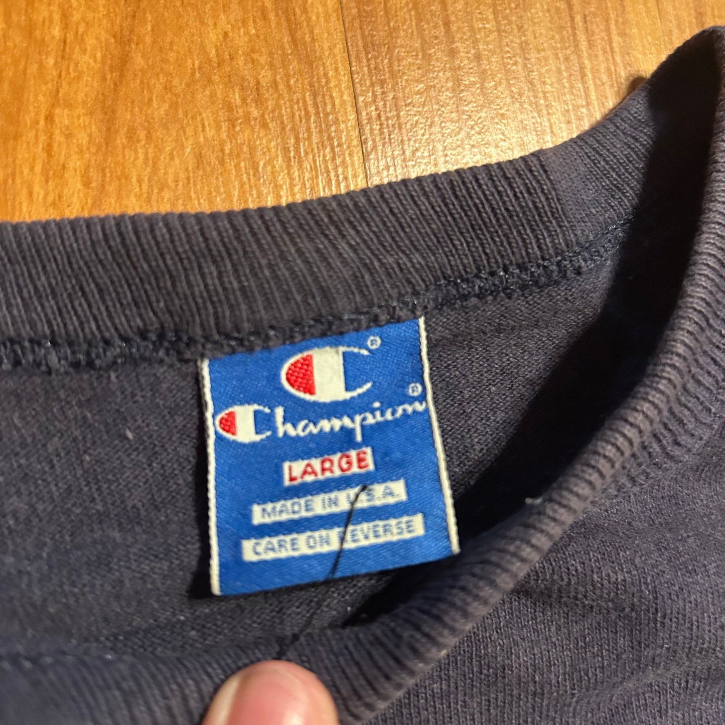 90's Champion Cleveland Indians MLB Embroidered Navy Blue Tshirt - Medium - 20" x 27"