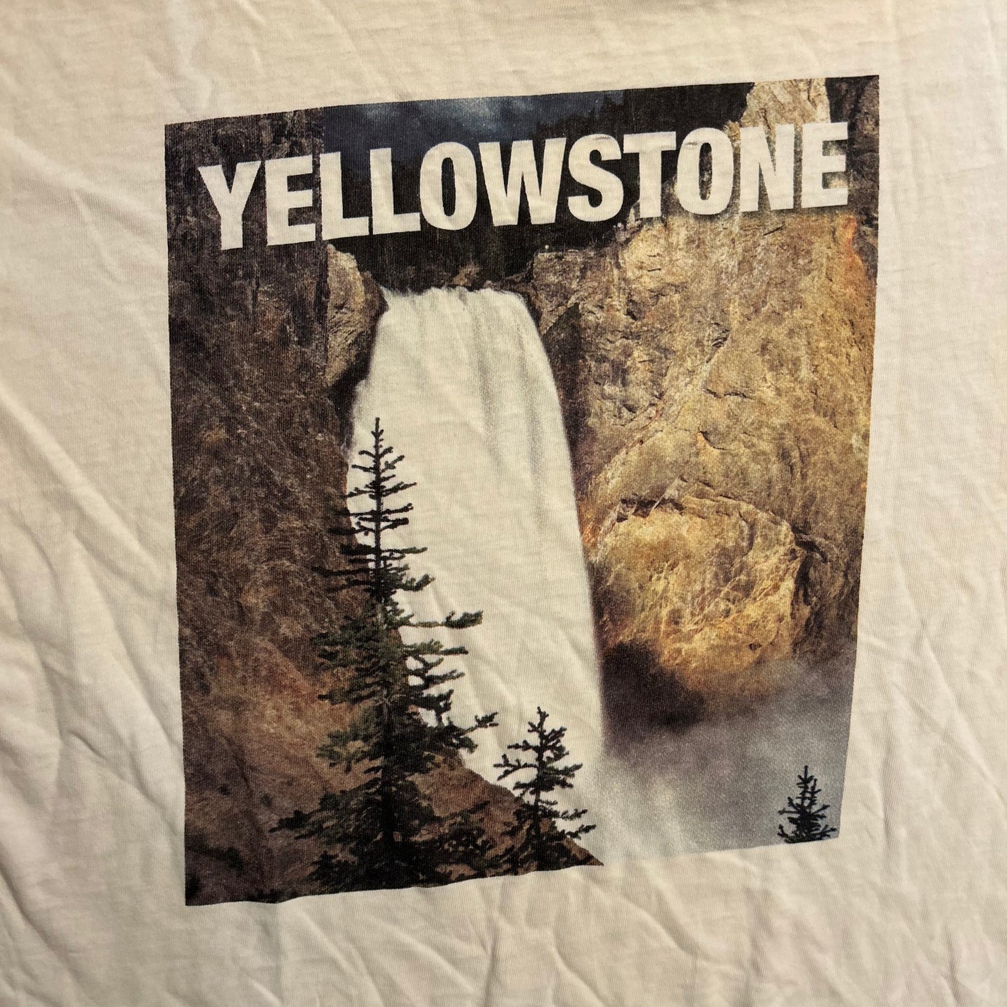 Yellowstone National Park White Distressed Tshirt - Medium - 21" x 27"