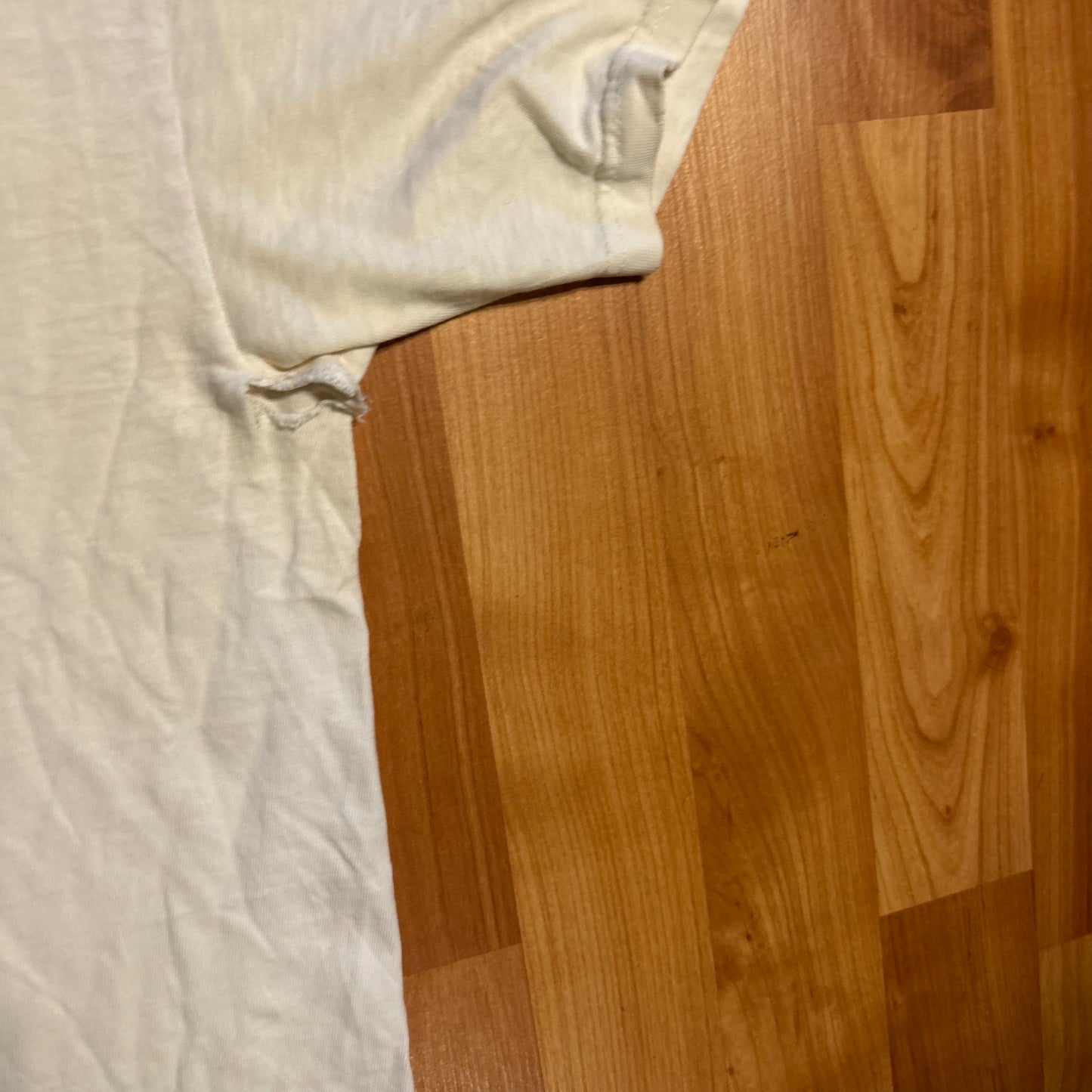 Yellowstone National Park White Distressed Tshirt - Medium - 21" x 27"