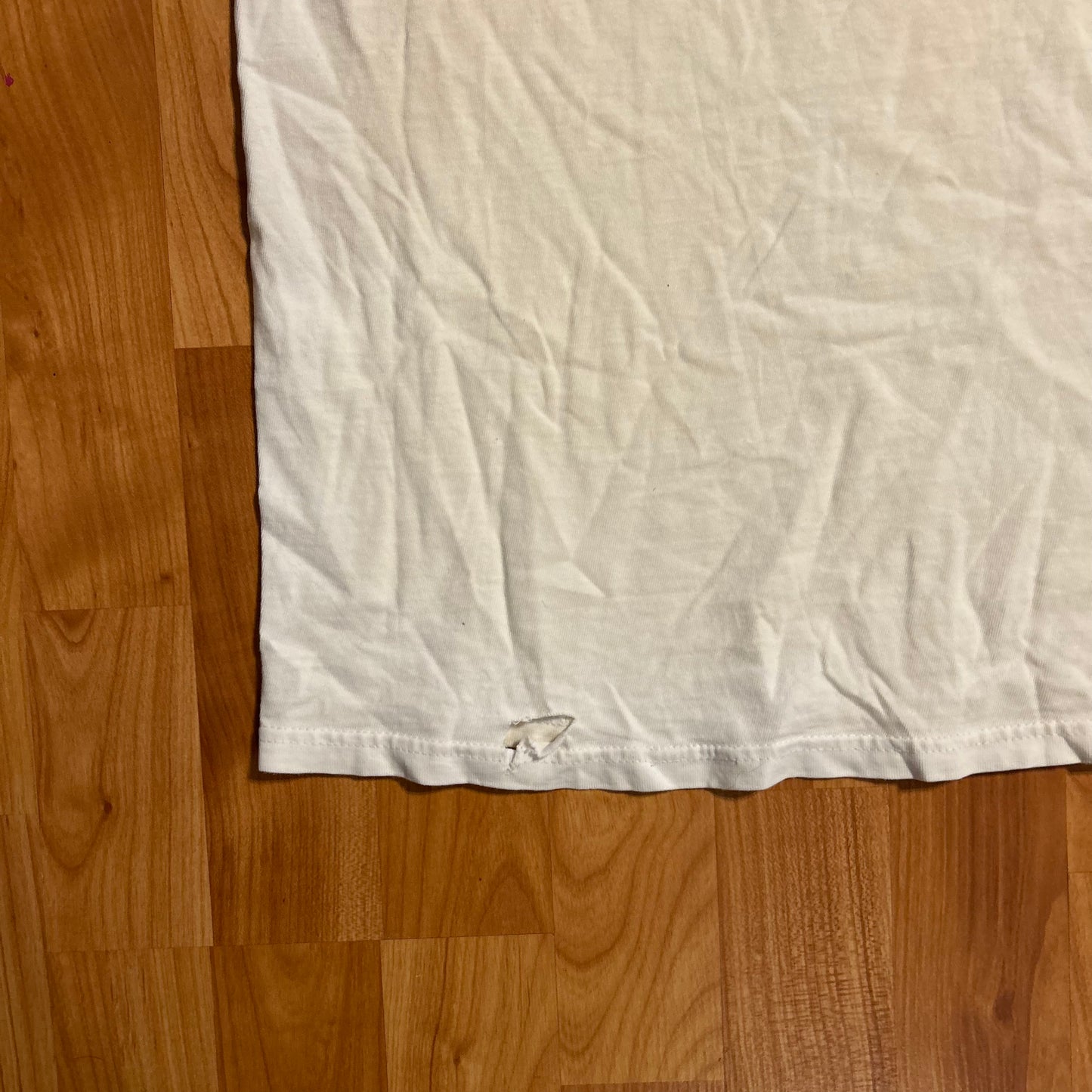 Yellowstone National Park White Distressed Tshirt - Medium - 21" x 27"