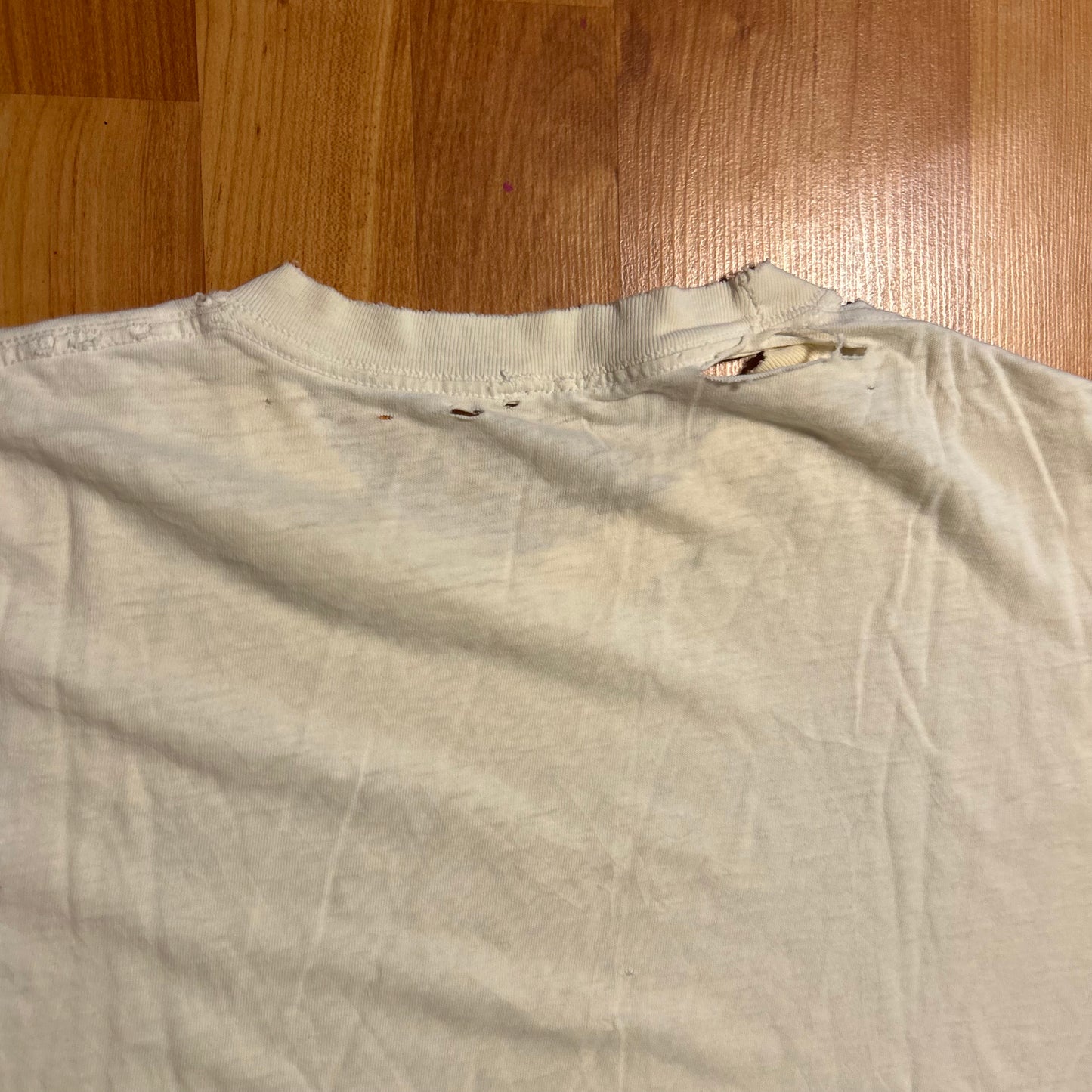 Yellowstone National Park White Distressed Tshirt - Medium - 21" x 27"