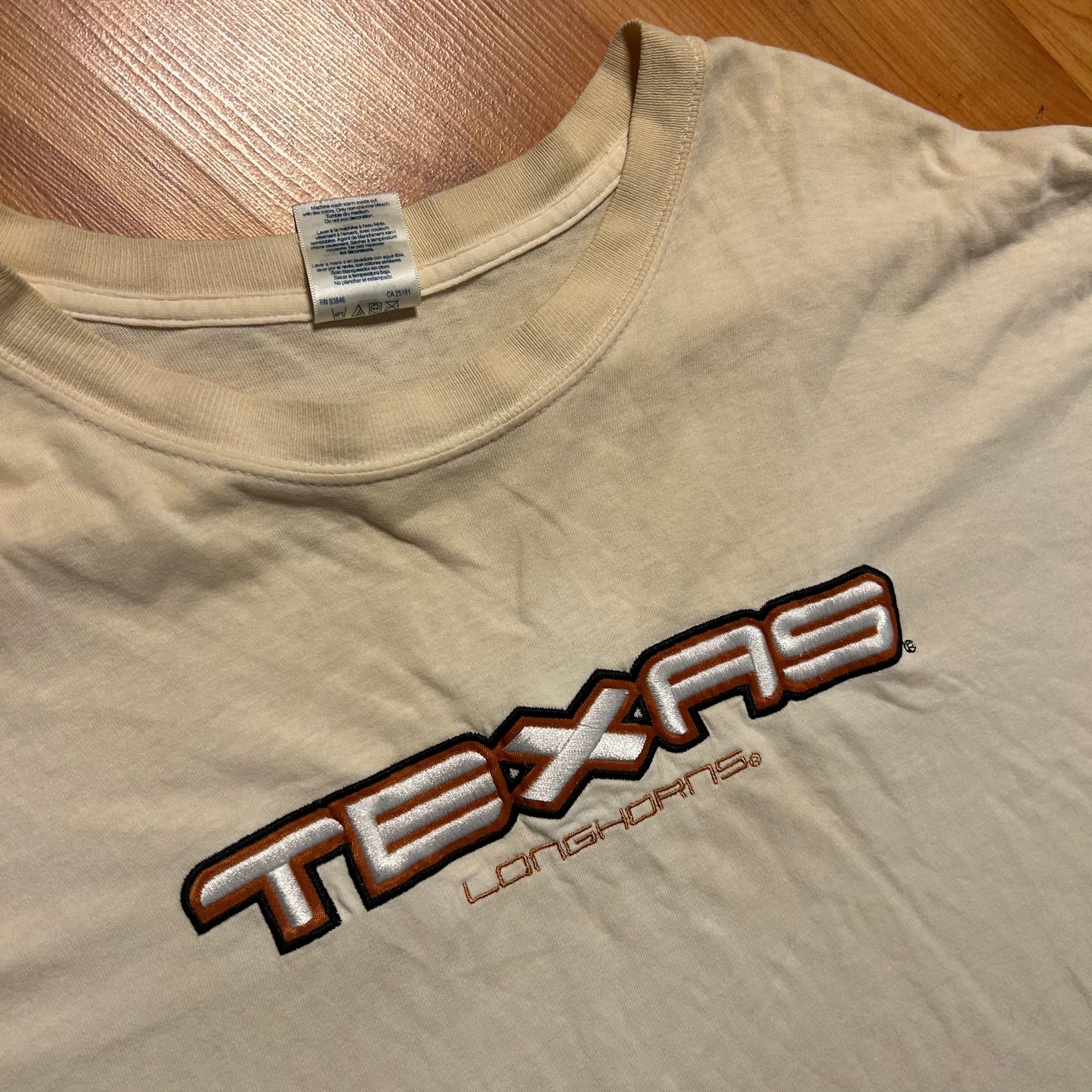 Gildan Texas Longhorns Embroidered College University White Tshirt - XLarge - 26.5” x 31”